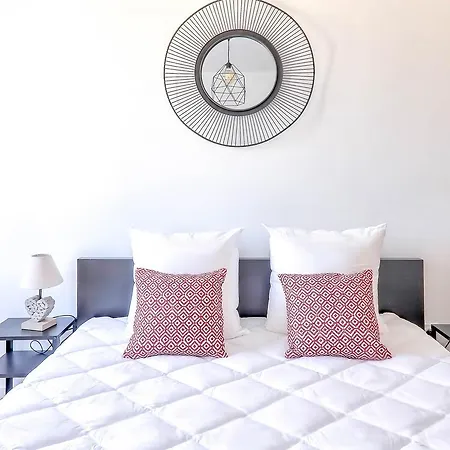 Madison Apartment *